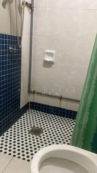 Service Residence for Sale at Subang Avenue - Yee Cheak Chen - Bathroom - PropertyGuru.com.my