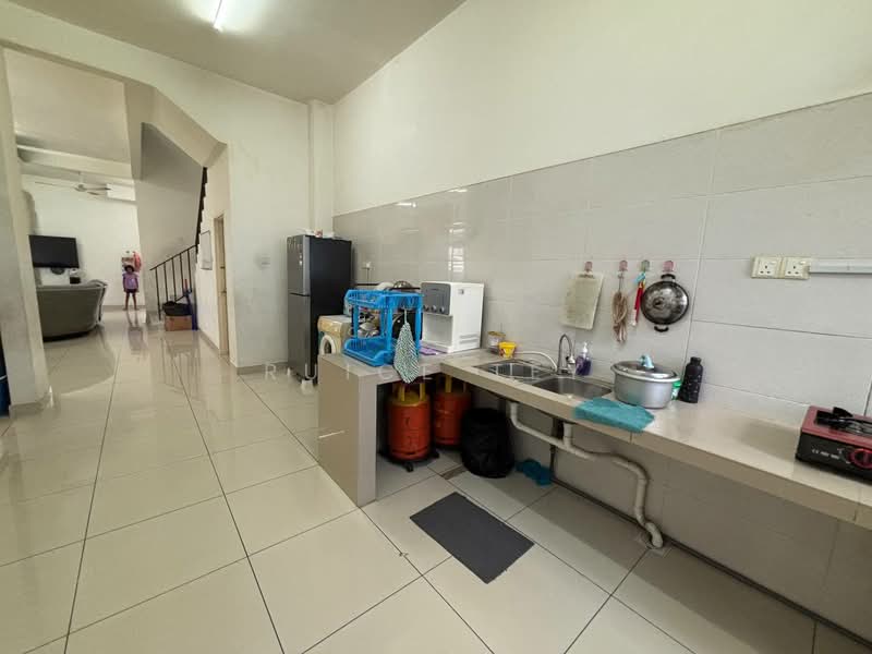 Rumah Berkembar untuk Dijual di Bandar Cemerlang (Ulu Tiram) - Ruice Tey - Kitchen - PropertyGuru.com.my