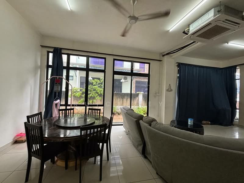 Rumah Berkembar untuk Dijual di Bandar Cemerlang (Ulu Tiram) - Ruice Tey - Living Room - PropertyGuru.com.my