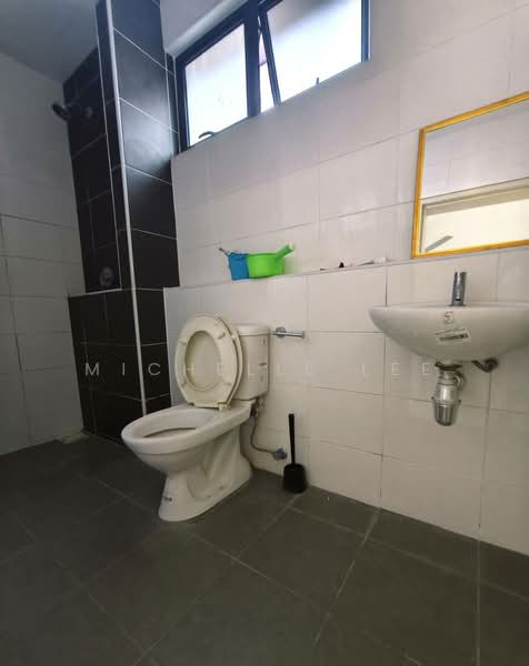 Semi-Detached House for Sale in Telok Panglima Garang (Selangor) - Michelle Lee - Bathroom - PropertyGuru.com.my