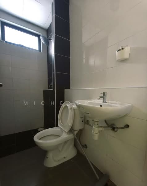 Semi-Detached House for Sale in Telok Panglima Garang (Selangor) - Michelle Lee - Bathroom - PropertyGuru.com.my