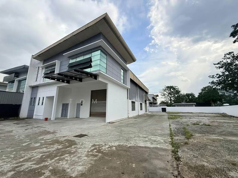 Semi-D Factory for Rent in Kempas Utama (Tebrau) - Tom Chian - Exterior - PropertyGuru.com.my