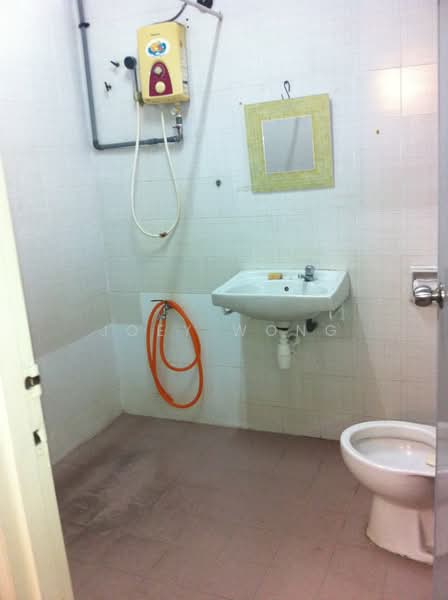 2.5-storey Terraced House for Rent in Wangsa Baiduri (Subang Jaya) - Joey Wong - Bathroom - PropertyGuru.com.my