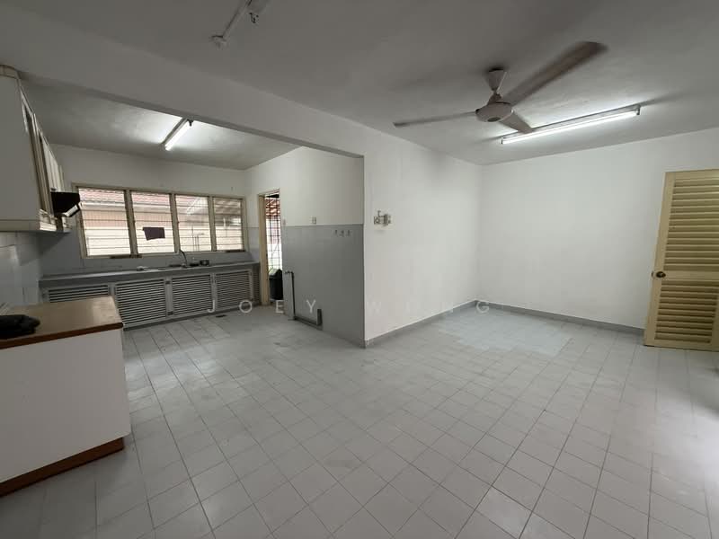 2.5-storey Terraced House for Rent in Wangsa Baiduri (Subang Jaya) - Joey Wong - Kitchen - PropertyGuru.com.my