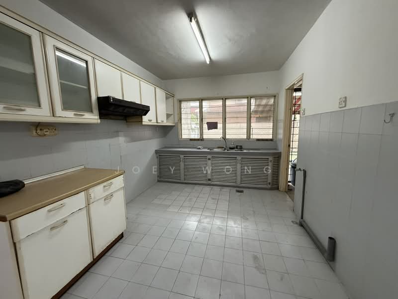 2.5-storey Terraced House for Rent in Wangsa Baiduri (Subang Jaya) - Joey Wong - Kitchen - PropertyGuru.com.my