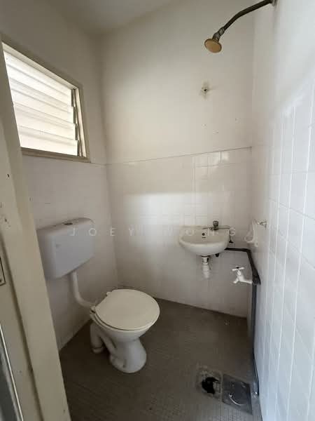 2.5-storey Terraced House for Rent in Wangsa Baiduri (Subang Jaya) - Joey Wong - Bathroom - PropertyGuru.com.my
