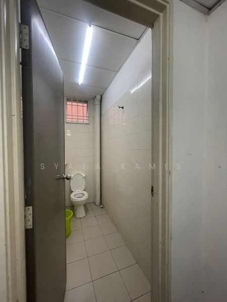 Shop / Office for Rent in Bandar Baru Uda (Tampoi) - Syafa Kamis - Bathroom - PropertyGuru.com.my