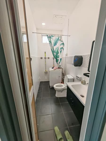 Kedai / Pejabat untuk Disewa di Taman Setia Indah (Tebrau) - Max Loh - Bathroom - PropertyGuru.com.my