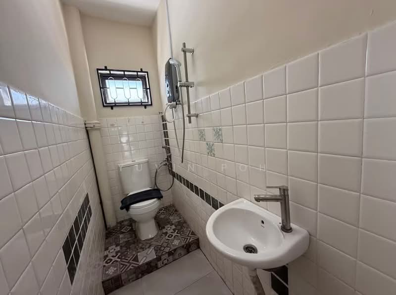 Rumah Berkembar untuk Dijual di Taman Pelangi (Johor Bahru) - YUYIN POH - Bathroom - PropertyGuru.com.my