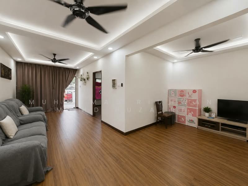 1-storey Terraced House for Sale in Bandar Putra Permai (Seri Kembangan) - Muhammad Ridhwan Mohd Huzairi - Living Room - PropertyGuru.com.my