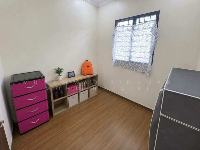 1-storey Terraced House for Sale in Bandar Putra Permai (Seri Kembangan) - Muhammad Ridhwan Mohd Huzairi - Bedroom - PropertyGuru.com.my