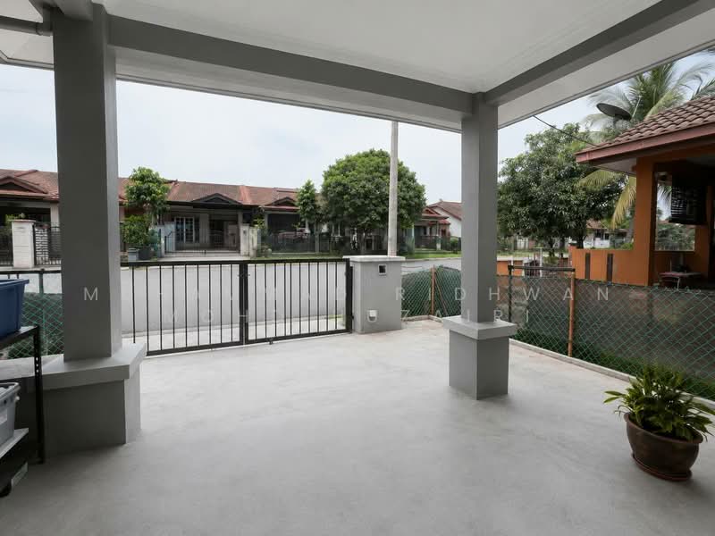 1-storey Terraced House for Sale in Bandar Putra Permai (Seri Kembangan) - Muhammad Ridhwan Mohd Huzairi - PropertyGuru.com.my