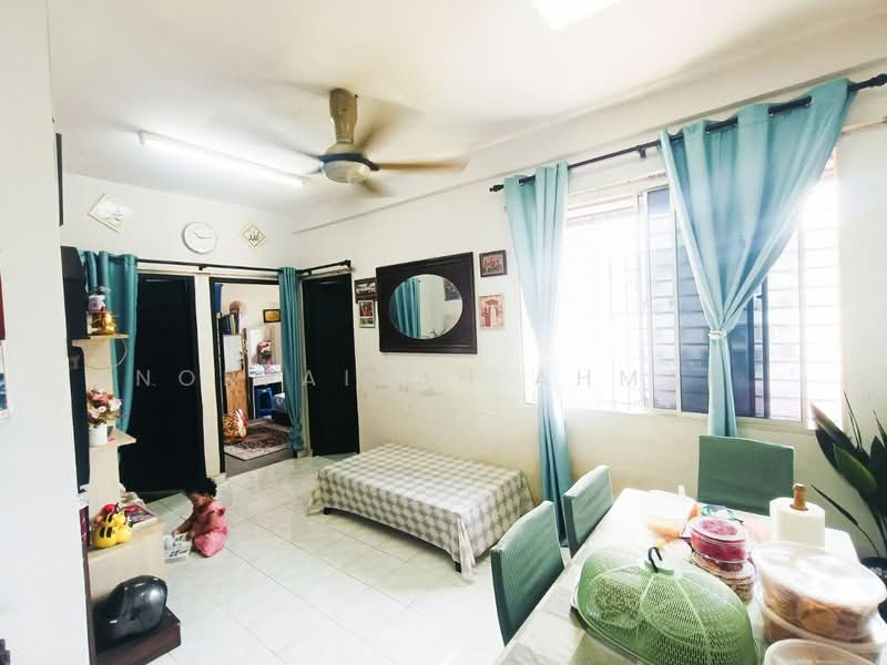 Apartment for Sale at Seri Ayu Apartment - Norfaizah Ahmad - Living Room - PropertyGuru.com.my