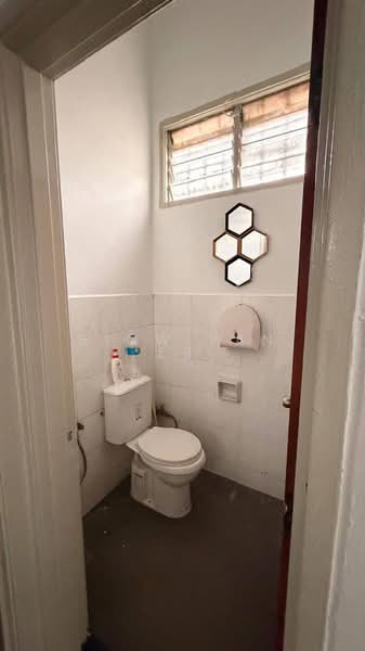 Shop for Rent in Taman Molek (Johor Bahru) - Siow Yan Er - Bathroom - PropertyGuru.com.my