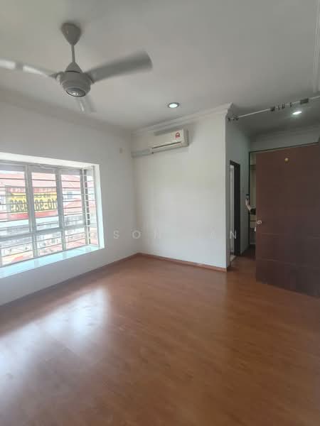 Rumah Teres 2 Tingkat untuk Dijual di Taman Prima Tropika (Seri Kembangan) - Jason Tan - Living Room - PropertyGuru.com.my