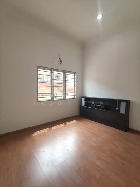 Rumah Teres 2 Tingkat untuk Dijual di Taman Prima Tropika (Seri Kembangan) - Jason Tan - Bedroom - PropertyGuru.com.my