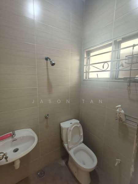 Rumah Teres 2 Tingkat untuk Dijual di Taman Prima Tropika (Seri Kembangan) - Jason Tan - Bathroom - PropertyGuru.com.my