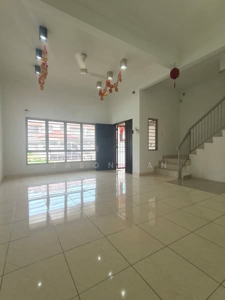 Rumah Teres 2 Tingkat untuk Dijual di Taman Prima Tropika (Seri Kembangan) - Jason Tan - Living Room - PropertyGuru.com.my