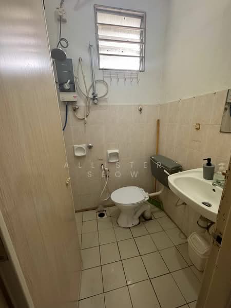 Apartment for Rent at Mutiara Perdana (Mutiara Court) - Allister Seow - Bathroom - PropertyGuru.com.my