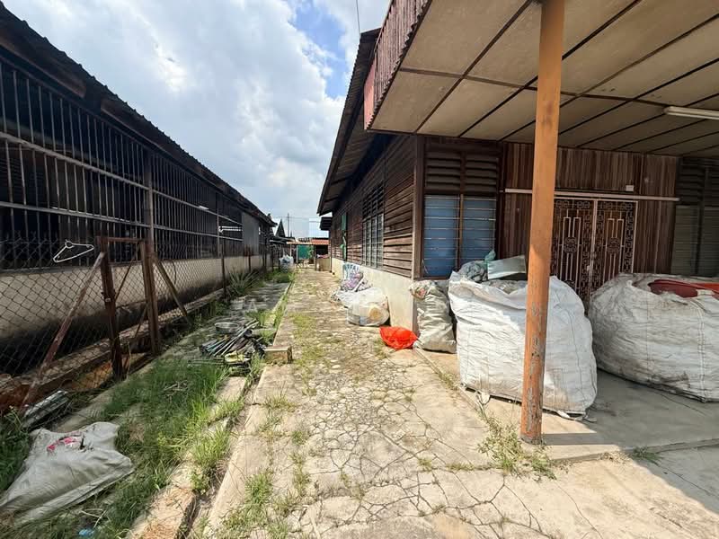 Tanah Kediaman untuk Dijual di Kampung Sungai Jarom (Jenjarom) - Amy Lim - Exterior - PropertyGuru.com.my