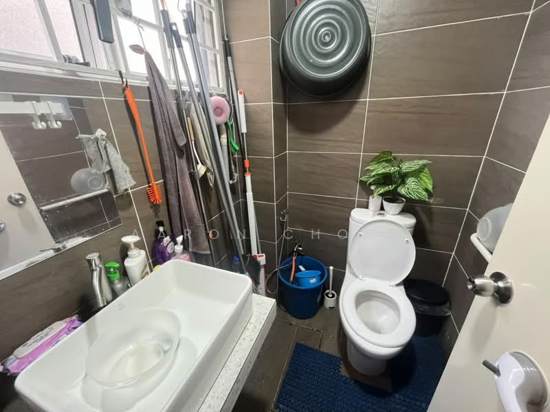 2-storey Terraced House for Rent in Taman Daya (Kepong) - Aaron Chong - Bathroom - PropertyGuru.com.my