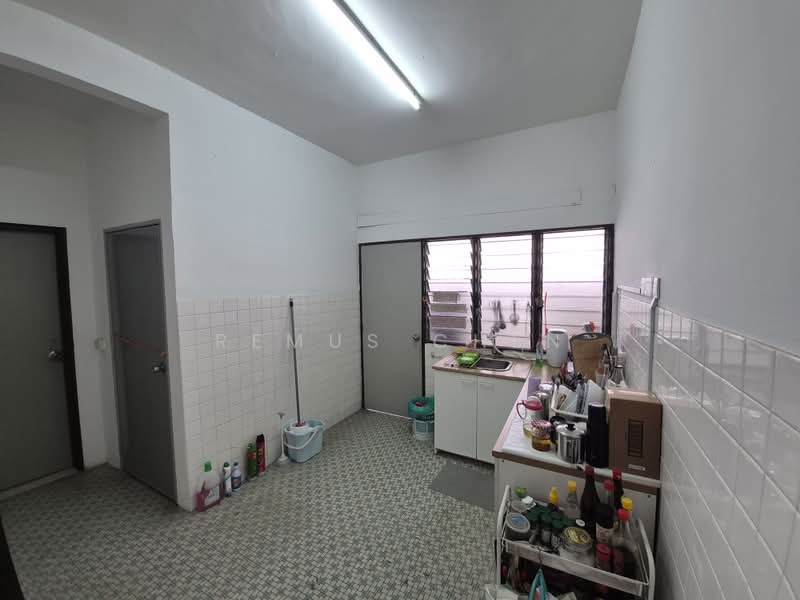 2-storey Terraced House for Sale in SS2 (Petaling Jaya) - Remus Chen - Kitchen - PropertyGuru.com.my