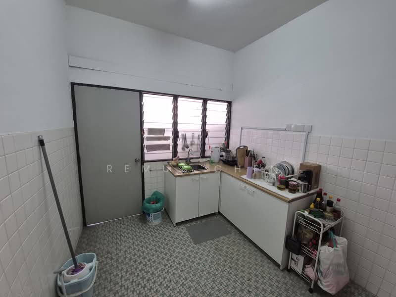 2-storey Terraced House for Sale in SS2 (Petaling Jaya) - Remus Chen - Kitchen - PropertyGuru.com.my