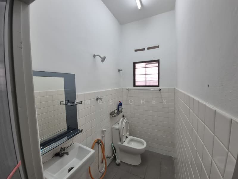 2-storey Terraced House for Sale in SS2 (Petaling Jaya) - Remus Chen - Bathroom - PropertyGuru.com.my