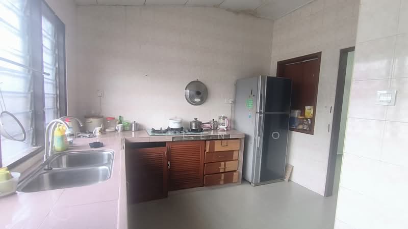 1-storey Terraced House for Sale in Taman Johor Jaya (Johor Bahru) - Pooi Leen Voon - Kitchen - PropertyGuru.com.my