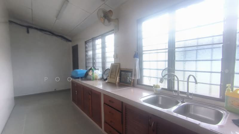 1-storey Terraced House for Sale in Taman Johor Jaya (Johor Bahru) - Pooi Leen Voon - Kitchen - PropertyGuru.com.my