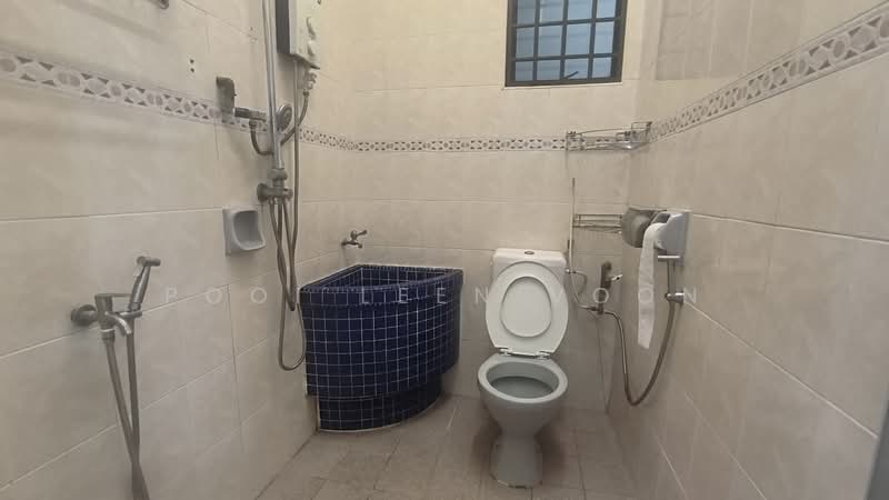 1-storey Terraced House for Sale in Taman Johor Jaya (Johor Bahru) - Pooi Leen Voon - Bathroom - PropertyGuru.com.my