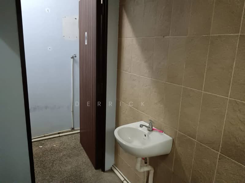 Kedai untuk Disewa di George Town (Penang) - Derrick . - Bathroom - PropertyGuru.com.my
