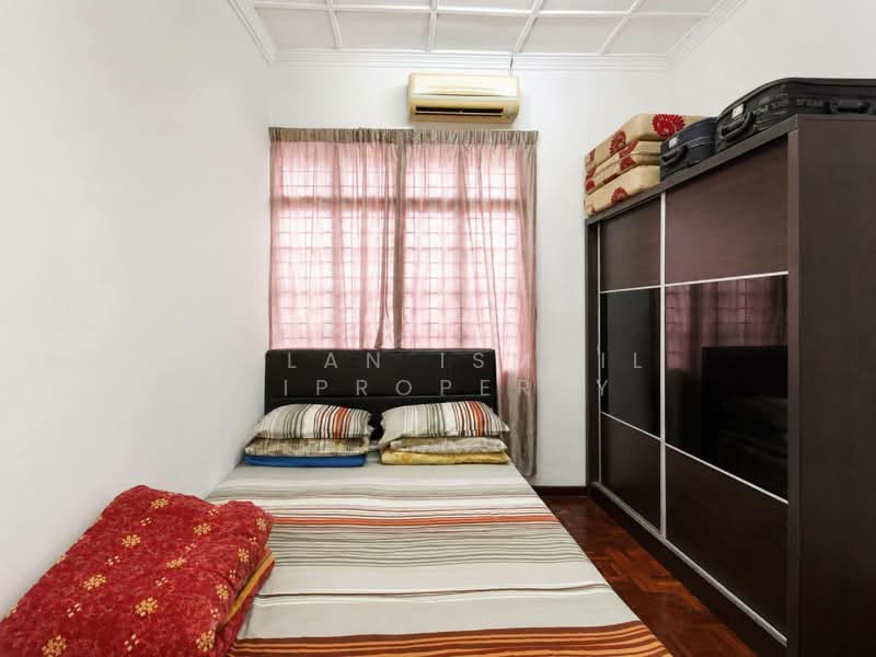 Rumah Teres untuk Dijual di Bandar Baru Uda (Johor Bahru) - Azlan Ismail aiproperty - Bedroom - PropertyGuru.com.my
