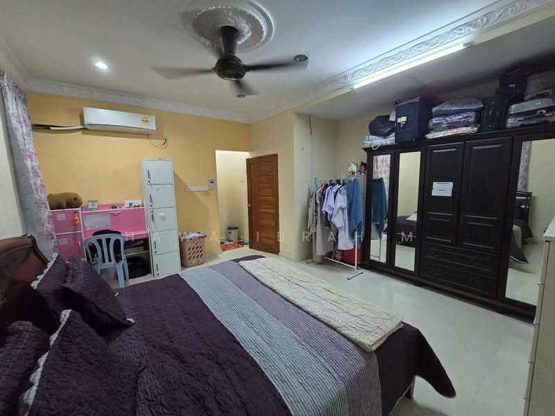 Rumah Banglo untuk Dijual di Nilai Impian (Nilai) - Hawa Ibrahim - Bedroom - PropertyGuru.com.my