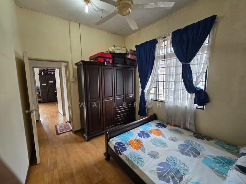 Rumah Banglo untuk Dijual di Nilai Impian (Nilai) - Hawa Ibrahim - Bedroom - PropertyGuru.com.my