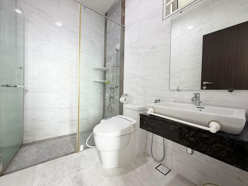 Kondominium untuk Dijual di The Cantonment - Allen Yeoh - Bathroom - PropertyGuru.com.my