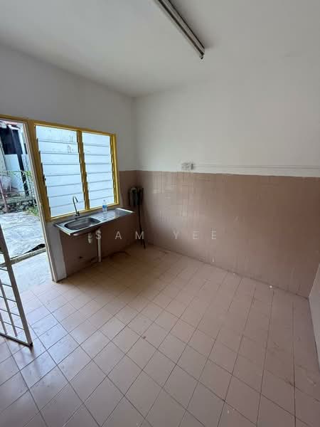 Flat for Rent at Pinggiran Batu Caves - Sam Yee - Kitchen - PropertyGuru.com.my