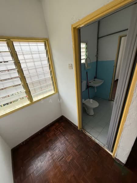 Flat for Rent at Pinggiran Batu Caves - Sam Yee - Bathroom - PropertyGuru.com.my