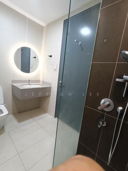 Kondominium untuk Disewa di One Cochrane Residence - Jeff GH Lee - Bathroom - PropertyGuru.com.my