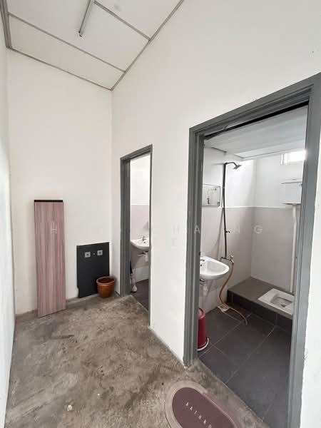 Shop / Office for Rent in Iskandar Puteri (Nusajaya) (Johor) - Hong Charng Lee - Bathroom - PropertyGuru.com.my