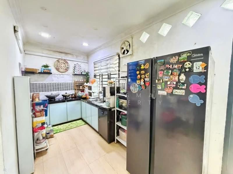 Rumah Teres 1 Tingkat untuk Dijual di Taman Rinting (Masai) - Azlan Ismail aiproperty - Kitchen - PropertyGuru.com.my
