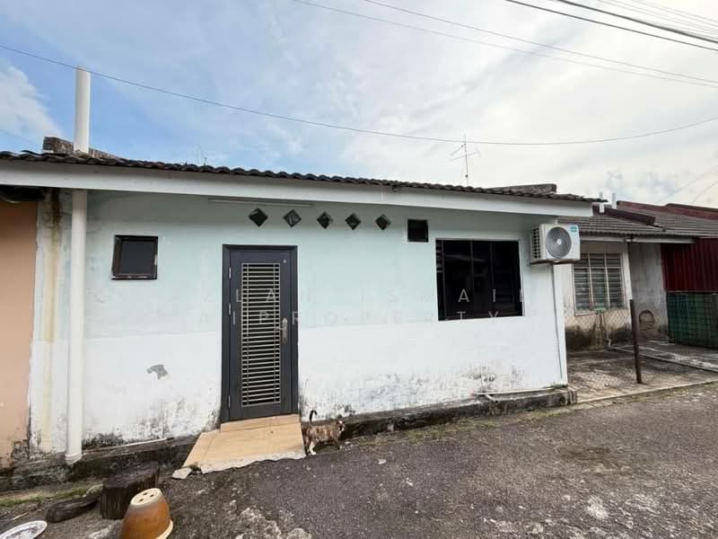 Rumah Teres 1 Tingkat untuk Dijual di Taman Rinting (Masai) - Azlan Ismail aiproperty - Exterior - PropertyGuru.com.my