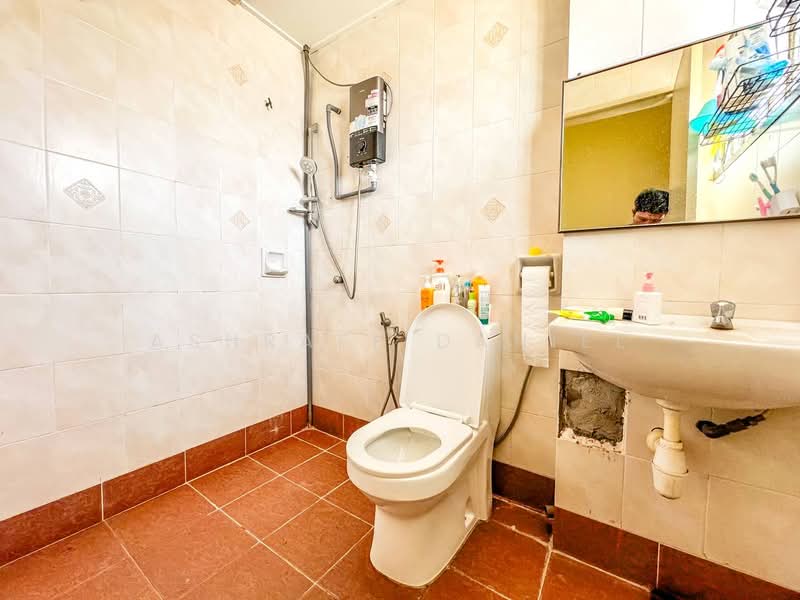 2-storey Terraced House for Sale in Setia Impian (Setia Alam) - Ashraff Daniel - Bathroom - PropertyGuru.com.my