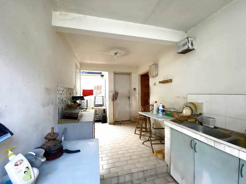 Rumah Banglo untuk Dijual di Seksyen 16 (Petaling Jaya) - Muhammad Iqmal Rahiman - Kitchen - PropertyGuru.com.my