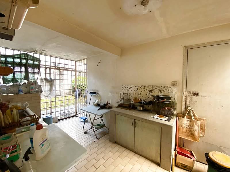 Rumah Banglo untuk Dijual di Seksyen 16 (Petaling Jaya) - Muhammad Iqmal Rahiman - Kitchen - PropertyGuru.com.my