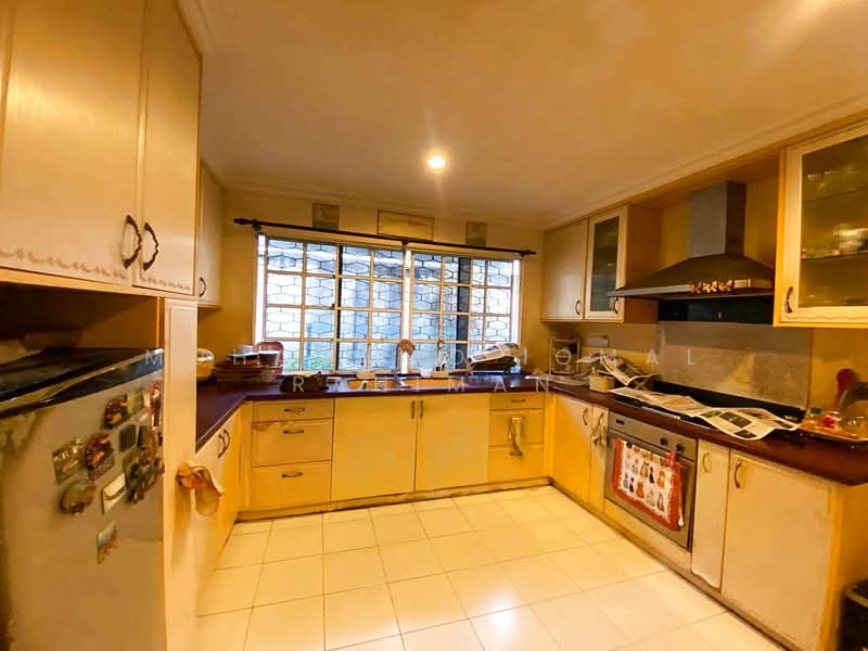 Rumah Banglo untuk Dijual di Seksyen 16 (Petaling Jaya) - Muhammad Iqmal Rahiman - Kitchen - PropertyGuru.com.my