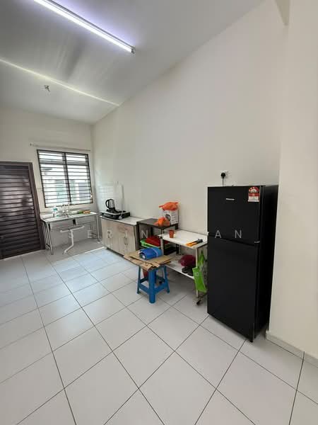 2-storey Terraced House for Rent in Taman Scientex Utama (Senai) - Serine Tan - Kitchen - PropertyGuru.com.my