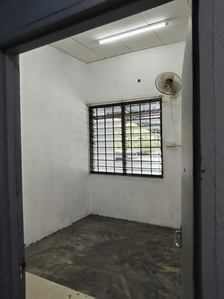 1-storey Terraced House for Sale in Taman Lip Sin (Sungai Dua) - A Ee Ee - Interior - PropertyGuru.com.my