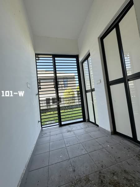 Rumah Berkembar untuk Dijual di Setia Alam (Selangor) - Wilson Ng - Entrance - PropertyGuru.com.my