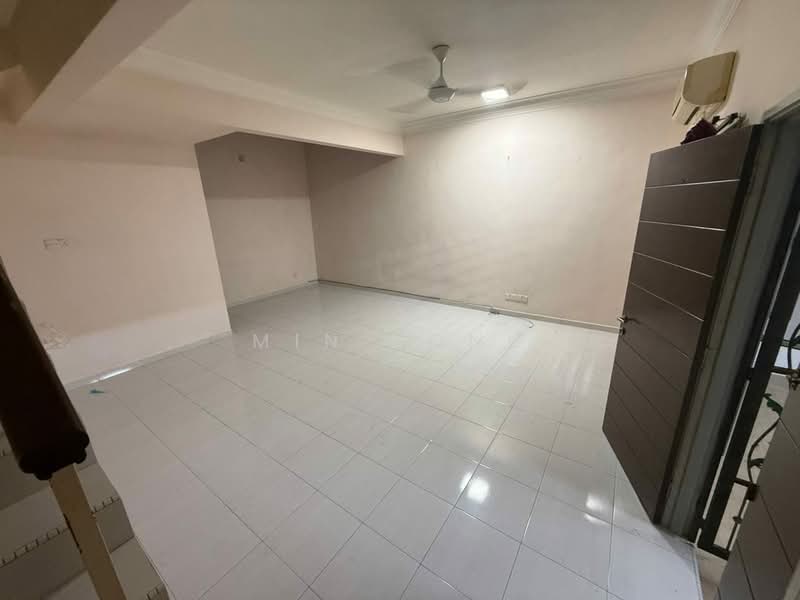 Rumah Teres 2 Tingkat untuk Disewa di Taman Setia Indah (Tebrau) - Min Kong - Living Room - PropertyGuru.com.my